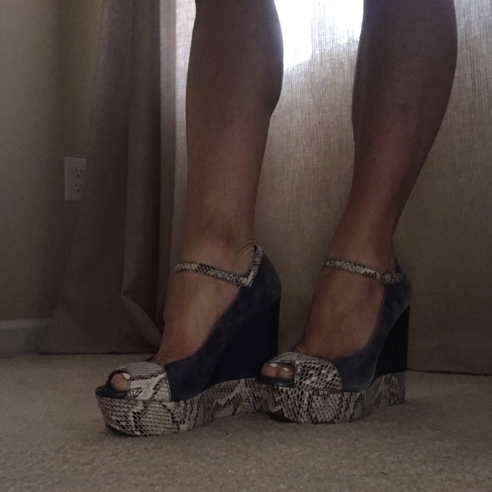Jessica Simpson high wedges